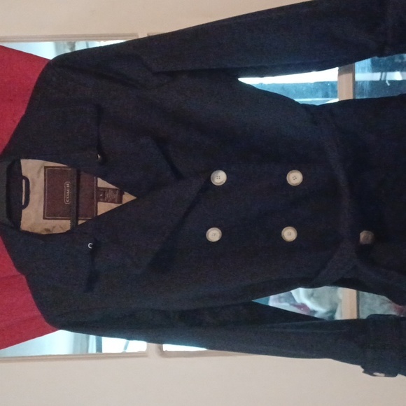 Coach trench coat size large… excellent condition with no holes tears or fading - Picture 7 of 7